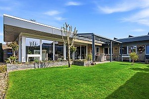 Foto F�r den Immobilienverkauf bieten wir Ihnen ein <b>umfangreiches Servicepaket </b>als Verkaufs-Spezialist. Lassen Sie sich fair und transparent durch uns beraten. Wir nehmen uns<b> Zeit f�r Sie </b>und besprechen mit Ihnen alle Faktoren f�r einen <b>erfolgreichen Verkauf </b>Ihrer Immobilie. 