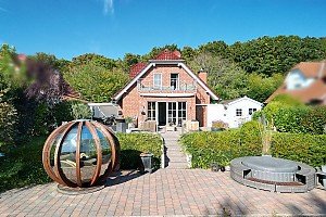 Foto "Wohnen am Klostersee in Borken-Burlo"<br>Hier werden W�nsche wahr! Leben & Wohnen am Klostersee in Borken-Burlo! <br>Traumhaftes Ambiente, Garten und Terrassen in S�d-Lage mit Seeblick, Dachterrasse .... .<br>Es besteht kein Sanierungs-/Renovierungsbedarf! 