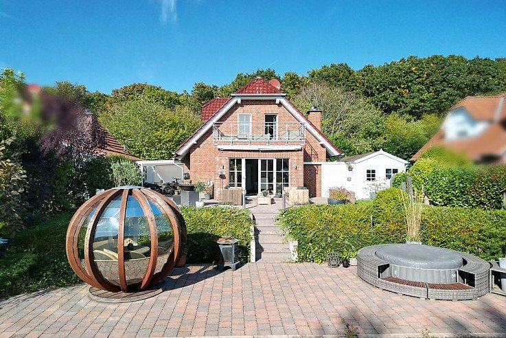 Foto "Wohnen am Klostersee in Borken-Burlo"<br>Hier werden W�nsche wahr! Leben & Wohnen am Klostersee in Borken-Burlo! <br>Traumhaftes Ambiente, Garten und Terrassen in S�d-Lage mit Seeblick, Dachterrasse .... .<br>Es besteht kein Sanierungs-/Renovierungsbedarf! 