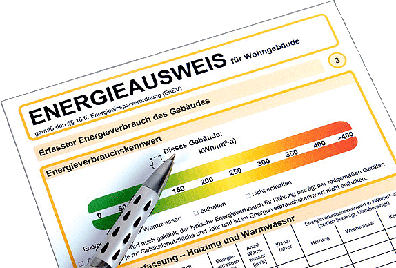 Foto Mit dem Energieausweis informiert der Immobilienbesitzer �ber die Energieeffizienz seines Geb�udes bzw. seiner Wohnung. F�r den K�ufer sind die Vorteile klar: �hnlich wie seit langem bei K�hlschr�nken oder Herden erf�hrt er mit einem Blick das Wesentliche �ber die �Verbrauchsklasse� der Immobilie und �ber deren Energieeffizienz.<br>