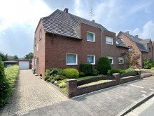 Vorderansicht Doppelhaush�lfte mit Keller und Garage in ruhiger Lage von Bocholt, N�he Friedhof!