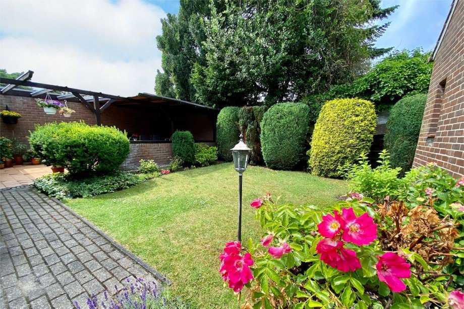 Garten und Terrasse Doppelhaush�lfte Bocholt